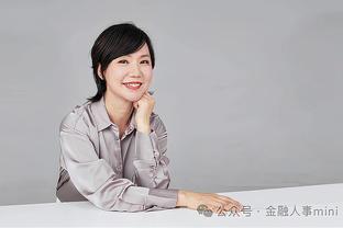 Sinh nhật lần thứ 23 của Trương Lâm Diễm, áp phích chúc mừng chân phụ nữ nóng bỏng
